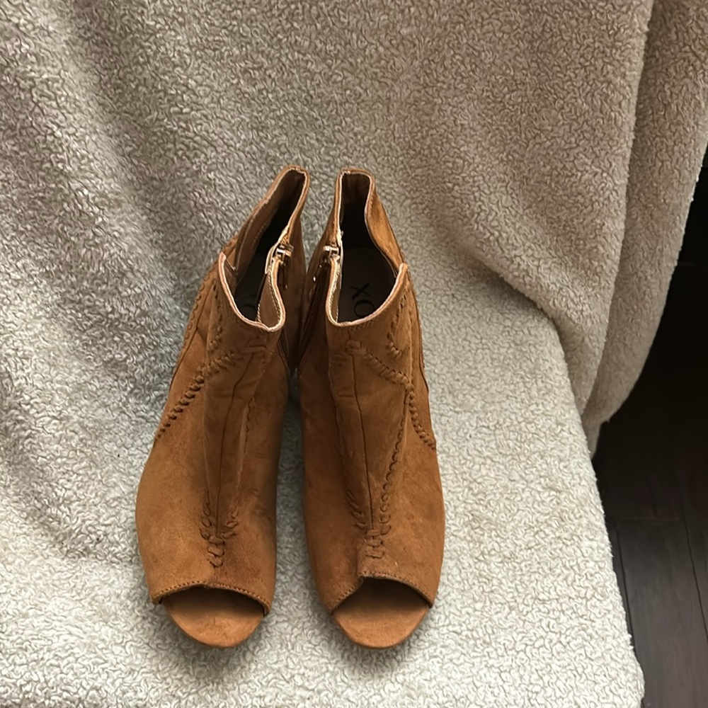 Women’s size 9 western style XoXo(cognac colored)shootie-$25